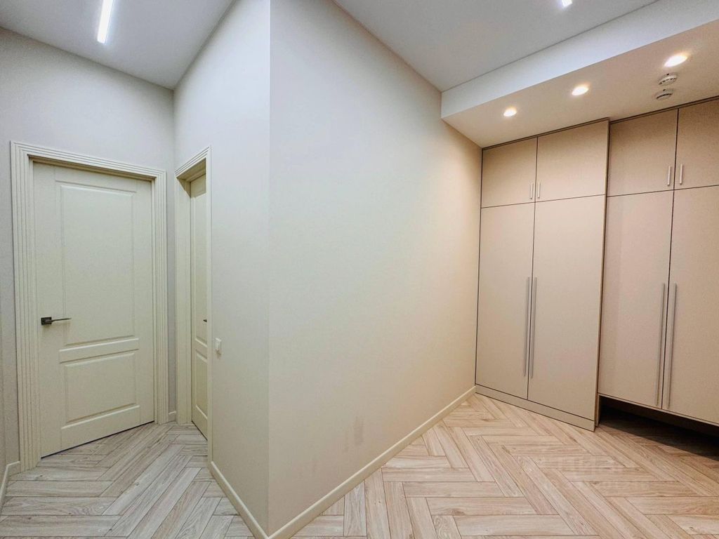 m. ZIL: Apartment, 2-rooms