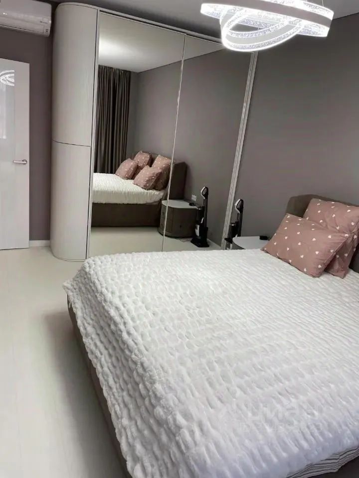 m. ZIL: Apartment, 2-rooms