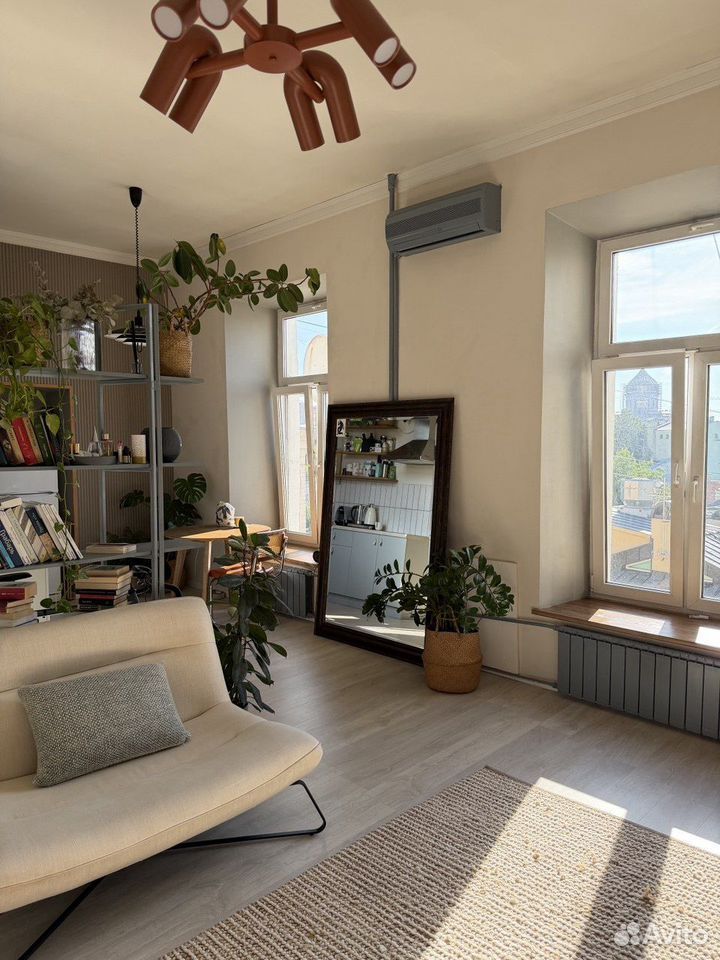 m. Kropotkinskaya: Apartment, studio