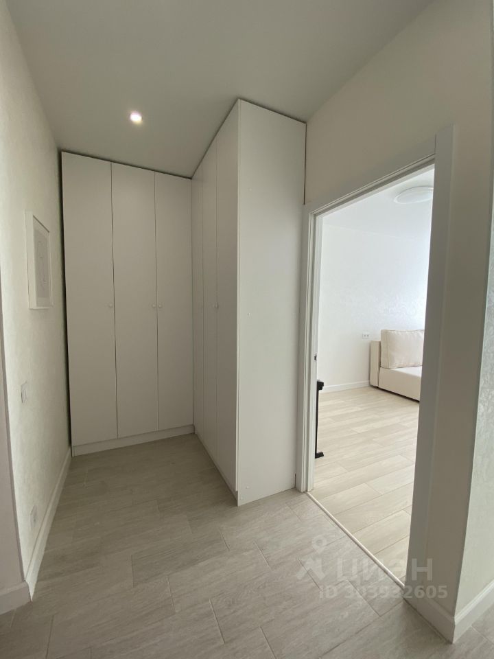 m. Lukhmanovskaya: Apartment, 1-rooms