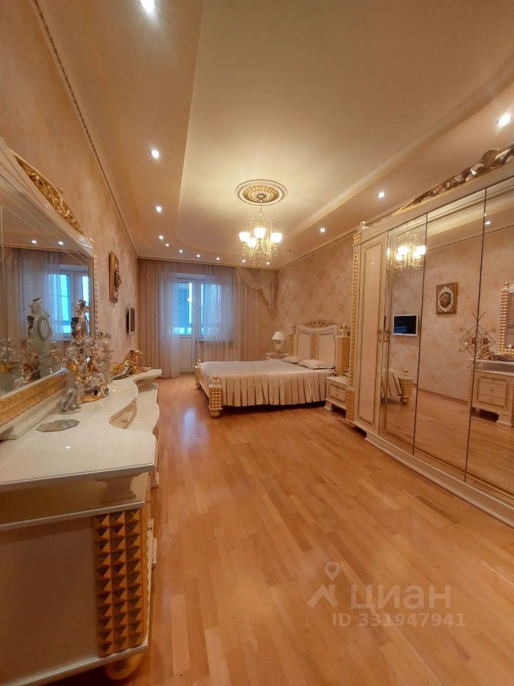 m. Yugo-Zapadnaya: Apartment, 3-rooms