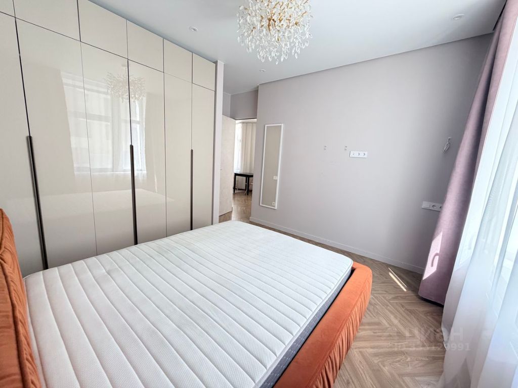m. ZIL: Apartment, 2-rooms