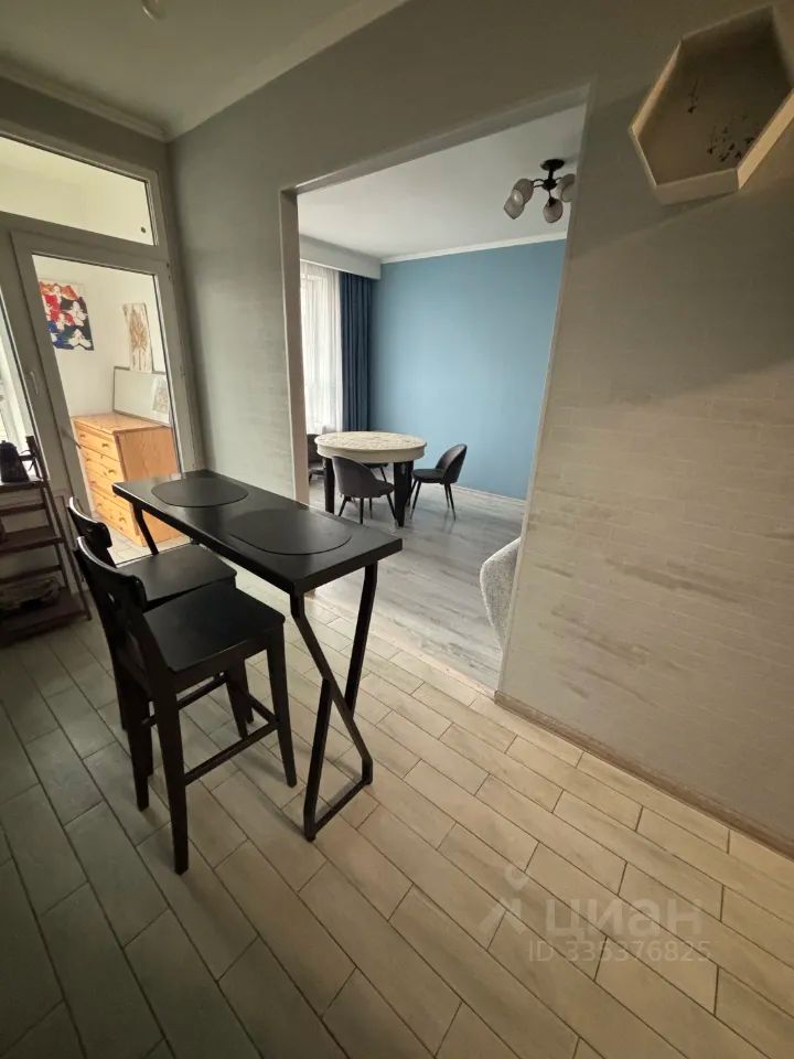 m. Lukhmanovskaya: Apartment, 2-rooms