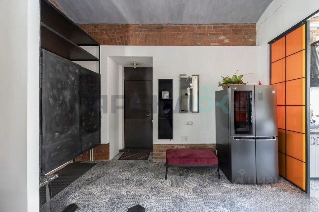 m. Kuznetsky most: Apartment, 3-rooms