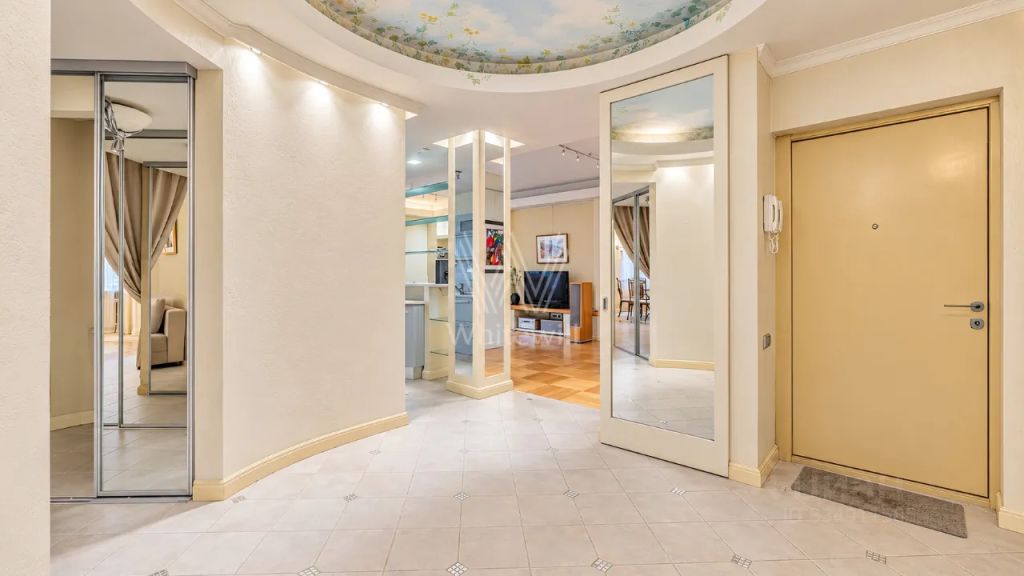 m. Novokuznetskaya: Apartment, 3-rooms