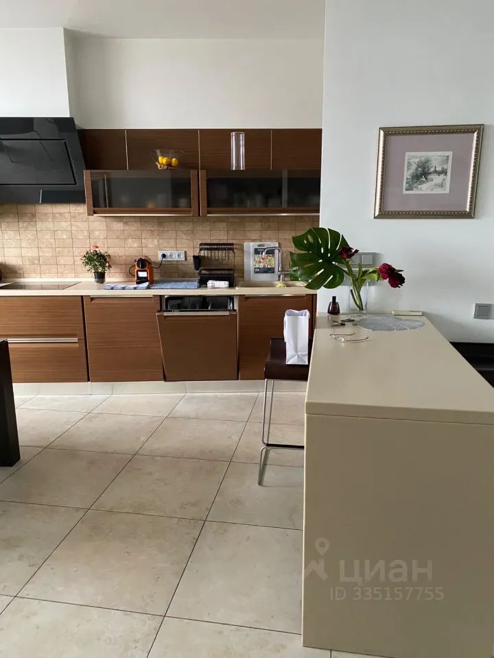 m. Oktyabrskaya: Apartment, 3-rooms
