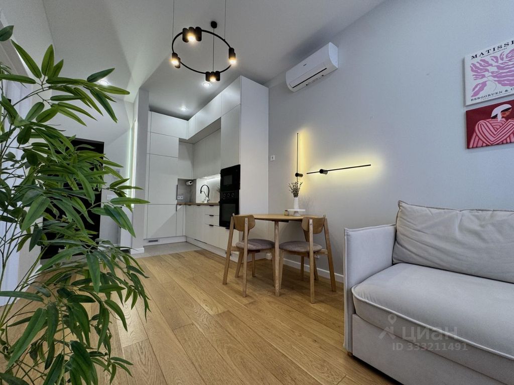 m. ZIL: Apartment, 2-rooms