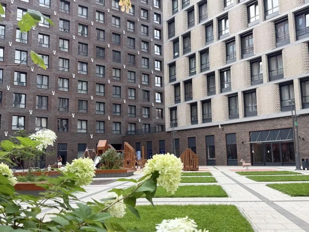 m. ZIL: Apartment, 2-rooms