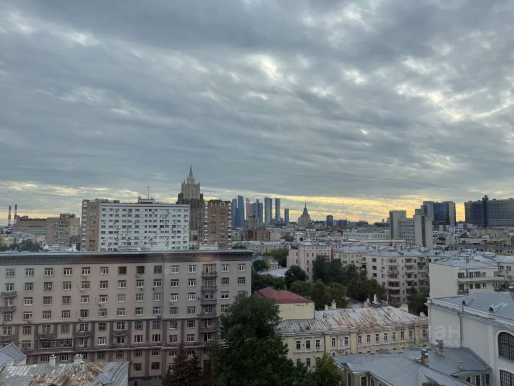 m. Kropotkinskaya: Apartment, 1-rooms