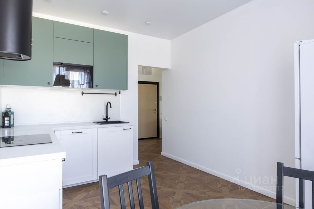m. Universitet druzhby narodov: Apartment, 2-rooms