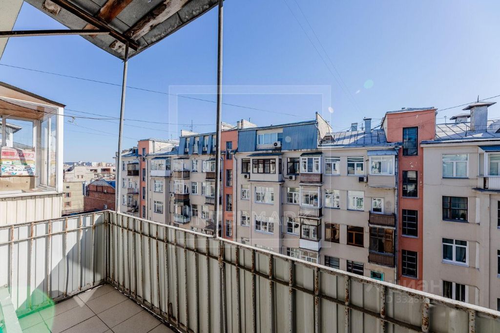 m. Teatralnaya: Apartment, 3-rooms