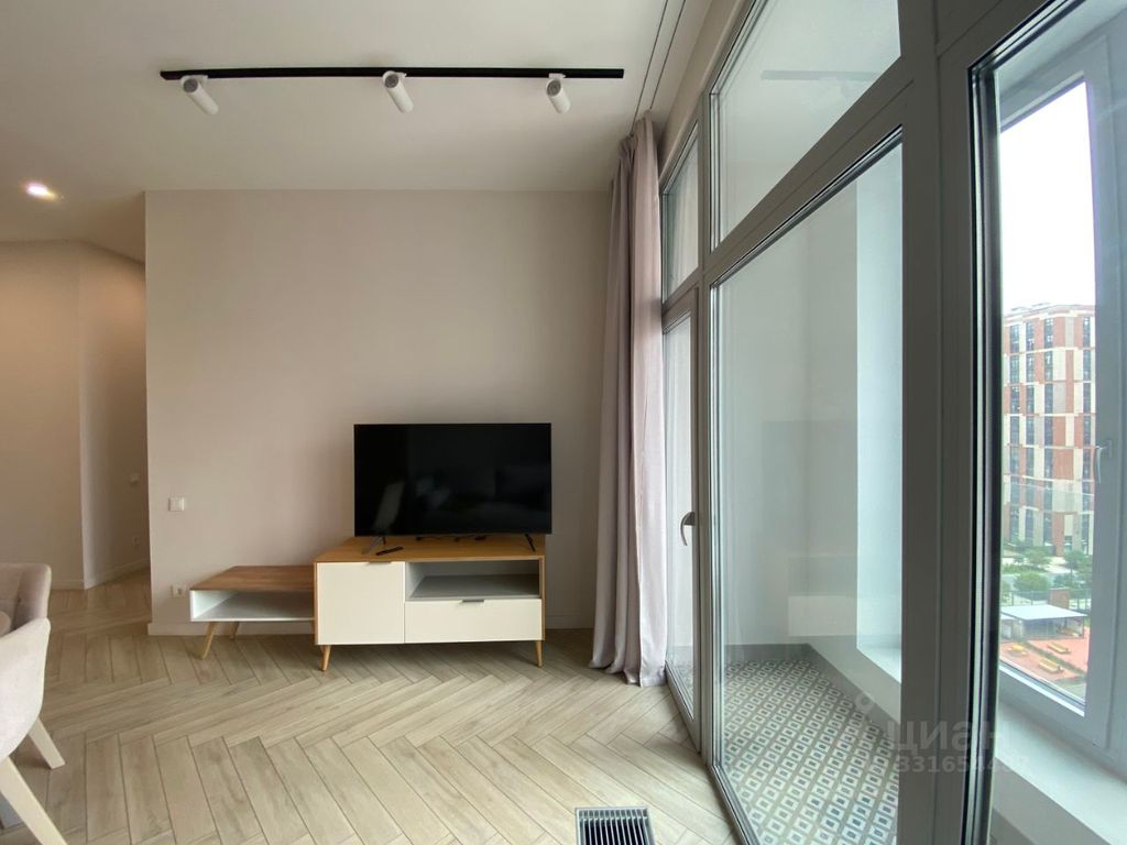 m. ZIL: Apartment, 2-rooms