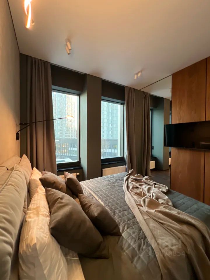 m. ZIL: Apartment, 2-rooms