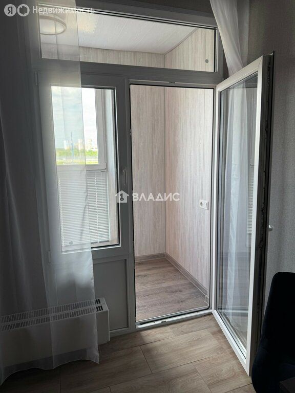m. Lukhmanovskaya: Apartment, 2-rooms