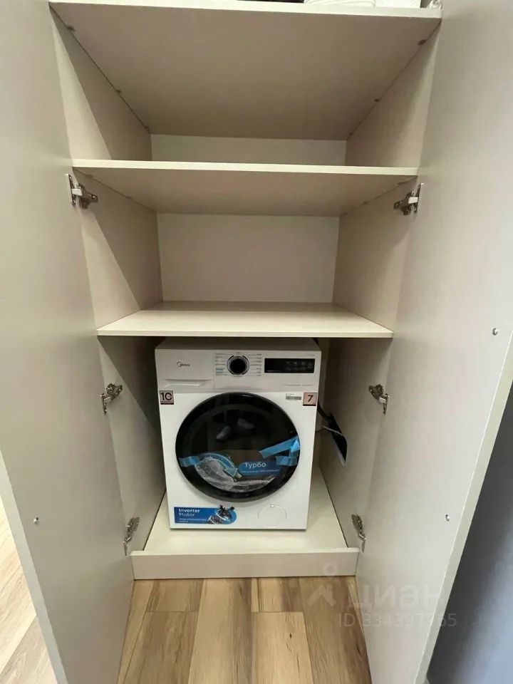 m. ZIL: Apartment, 2-rooms