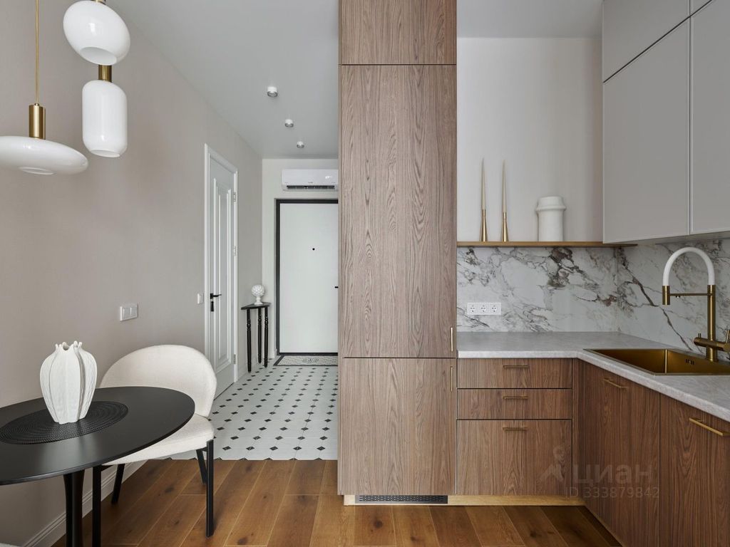 m. Verkhnie Kotly: Apartment, studio