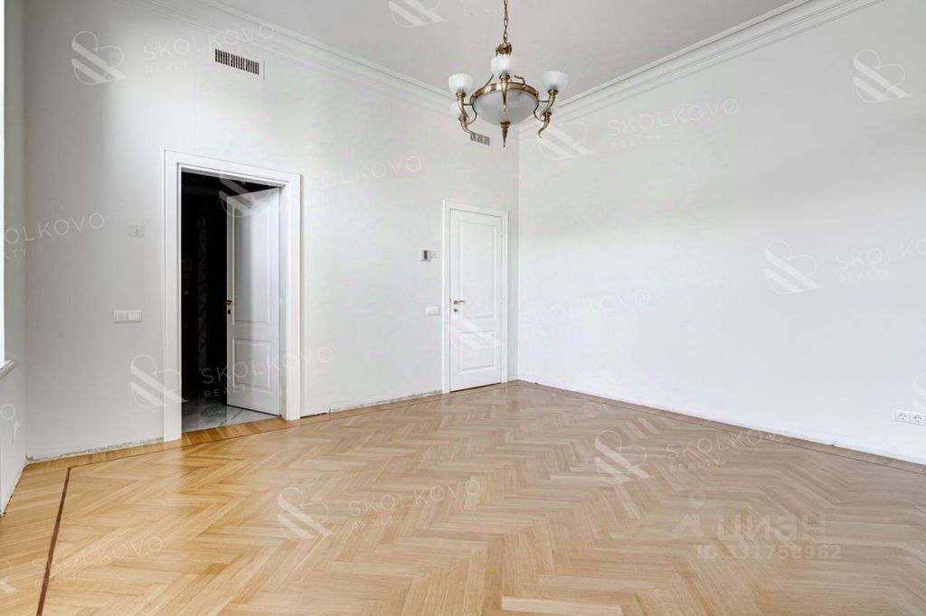 m. Aleksandrovsky sad: Apartment, 6-rooms