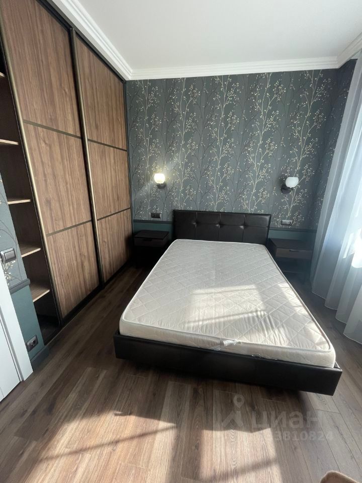 m. Lukhmanovskaya: Apartment, 3-rooms