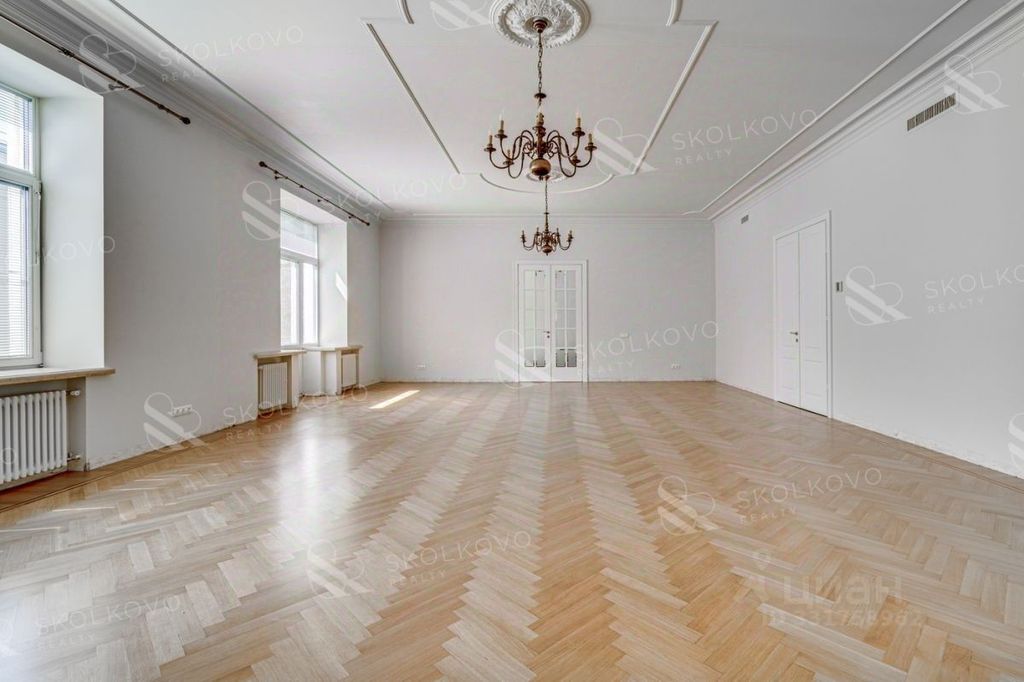 m. Aleksandrovsky sad: Apartment, 6-rooms