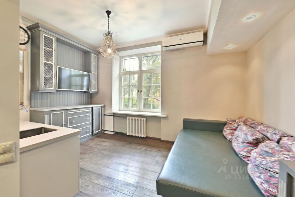m. Smolenskaya: Apartment, 3-rooms