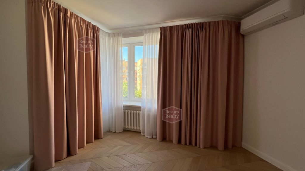 m. Kropotkinskaya: Apartment, 4-rooms