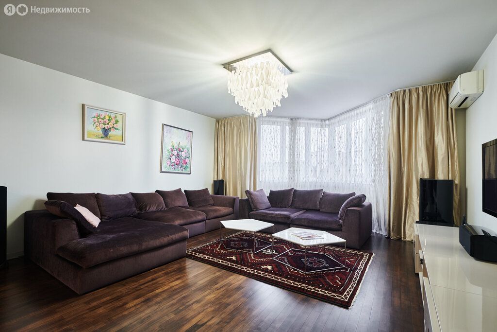 m. Barrikadnaya: Apartment, 3-rooms