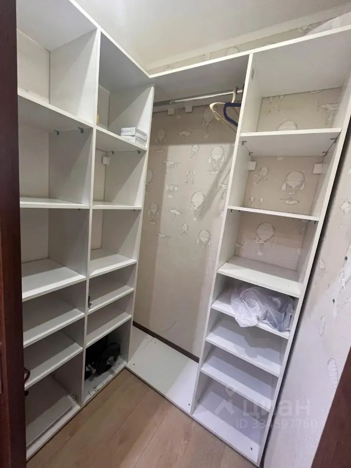 m. Lukhmanovskaya: Apartment, 2-rooms