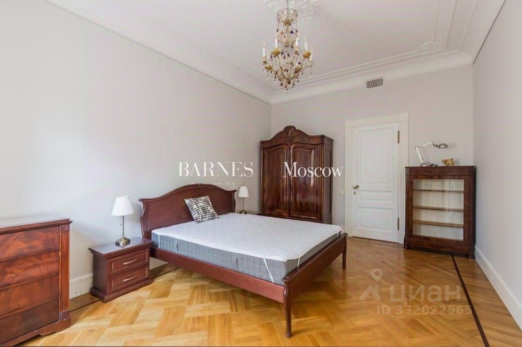 m. Kropotkinskaya: Apartment, 4-rooms
