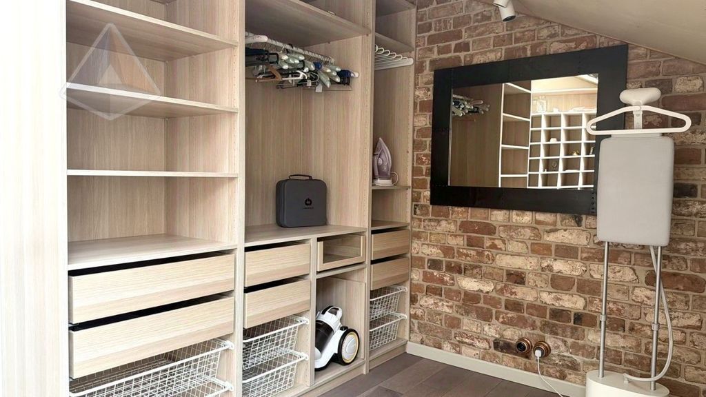 m. Verkhnie Kotly: Apartment, 3-rooms