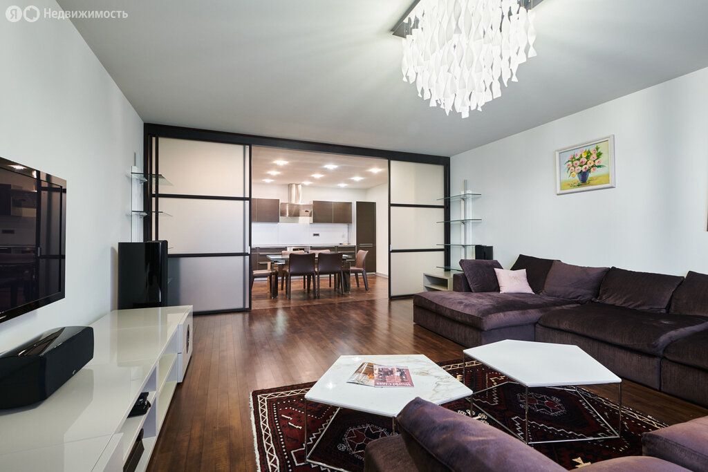 m. Barrikadnaya: Apartment, 3-rooms