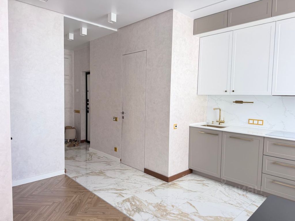 m. ZIL: Apartment, 2-rooms