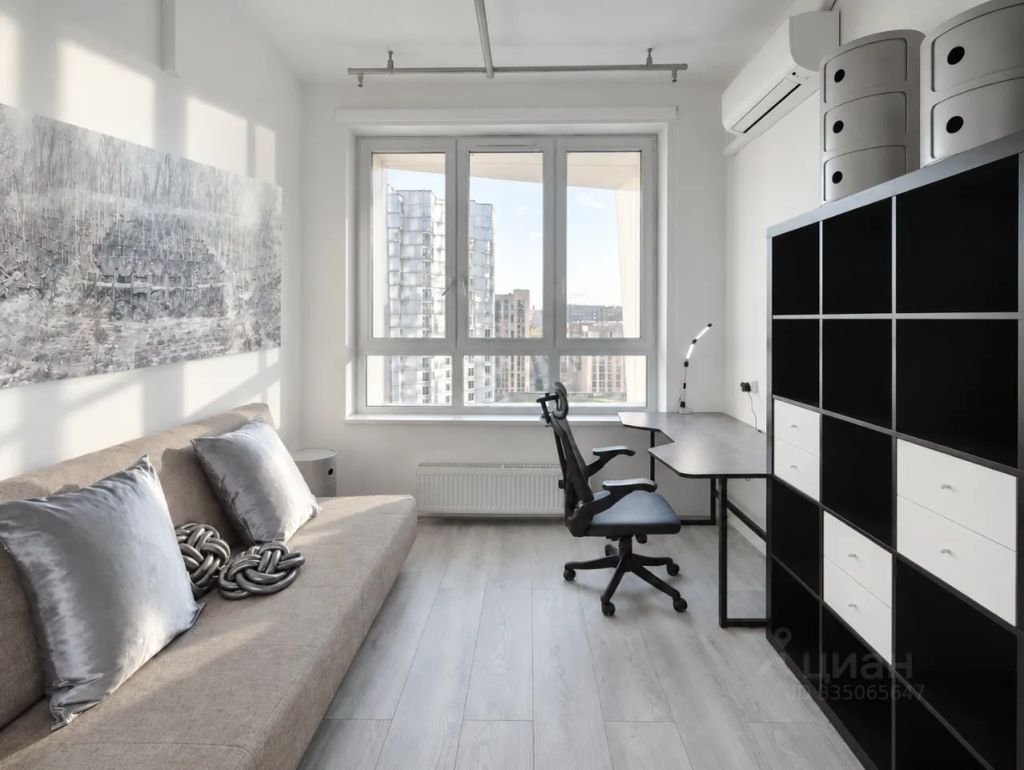 m. ZIL: Apartment, 2-rooms