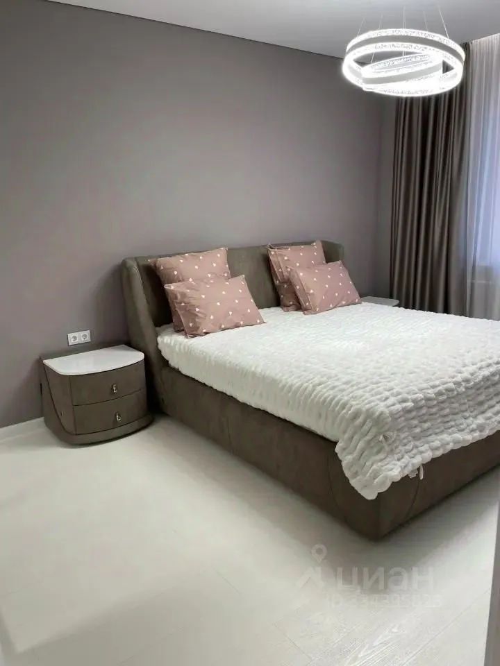 m. ZIL: Apartment, 2-rooms