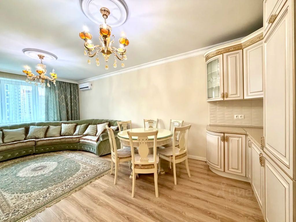 m. Myakinino: Apartment, 3-rooms