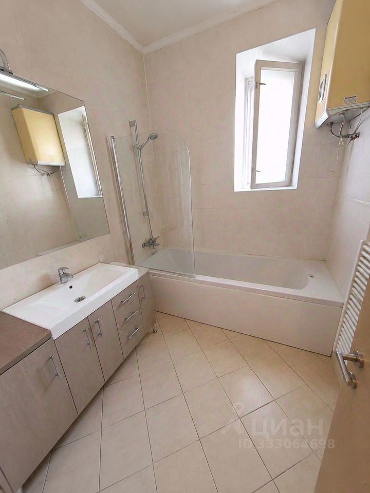 m. Barrikadnaya: Apartment, 3-rooms