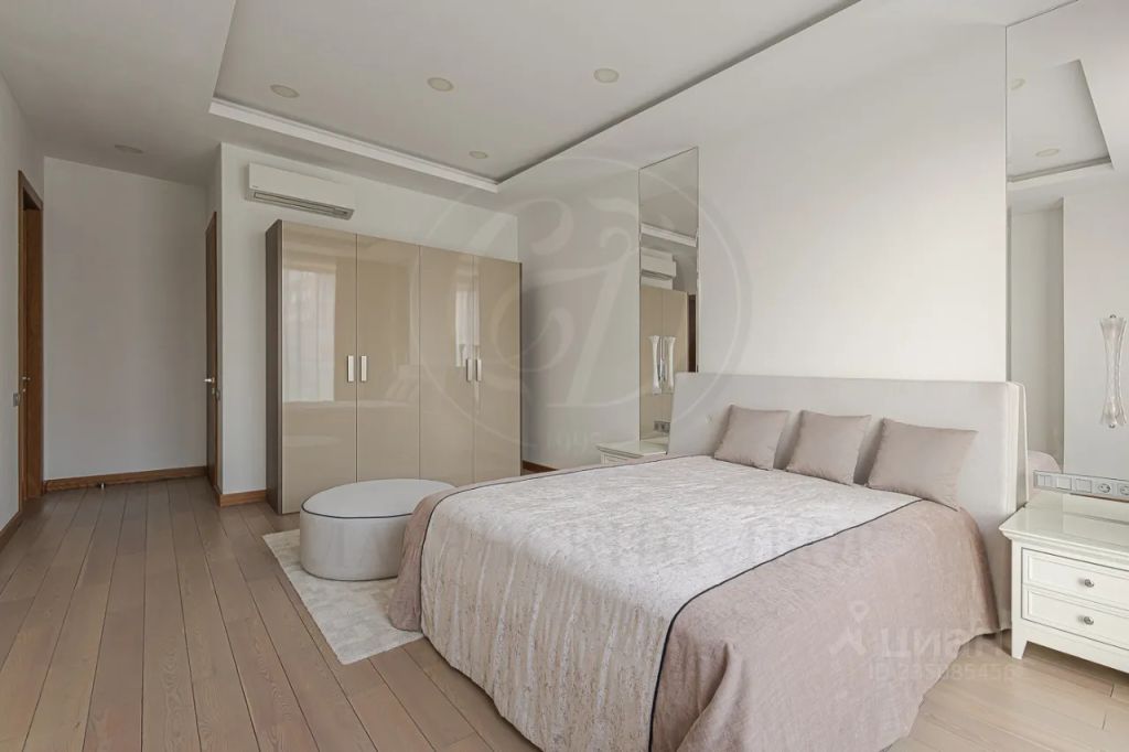 m. Smolenskaya: Apartment, 4-rooms