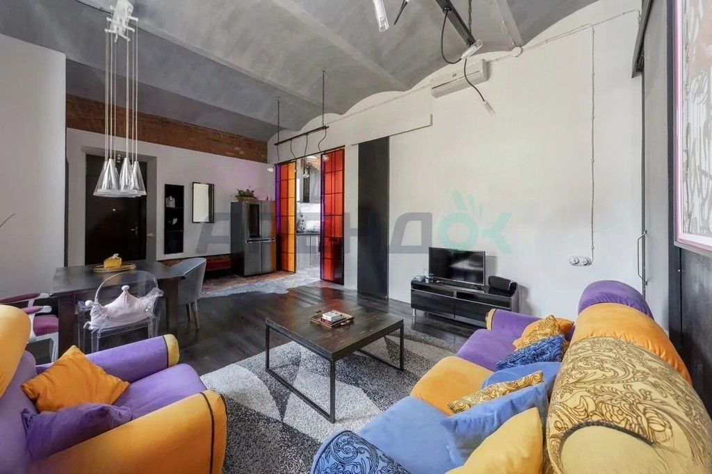 m. Kuznetsky most: Apartment, 3-rooms