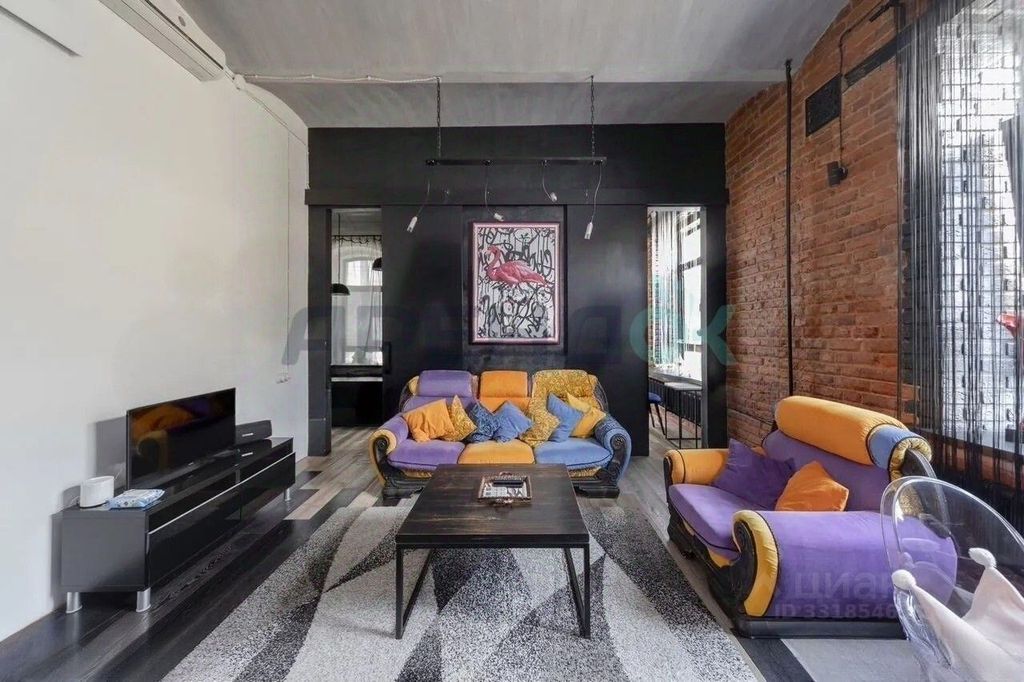 m. Kuznetsky most: Apartment, 3-rooms