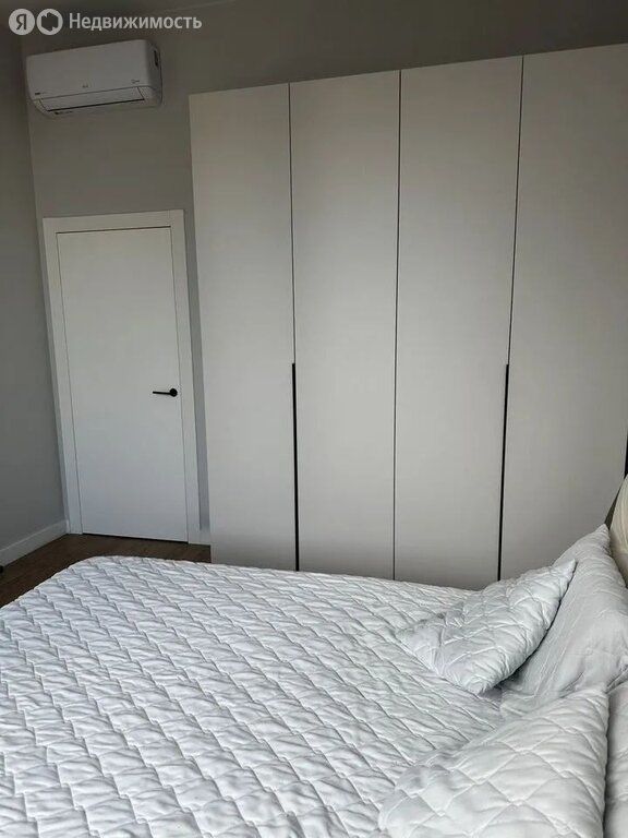 m. Verkhnie Kotly: Apartment, 2-rooms