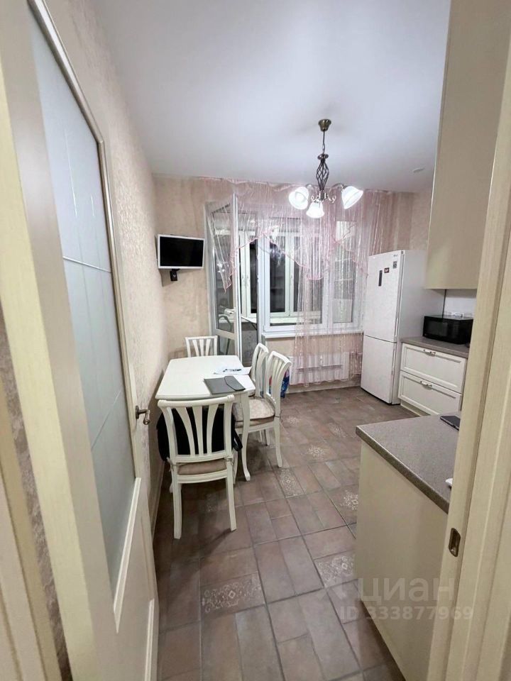 m. ZIL: Apartment, 1-rooms