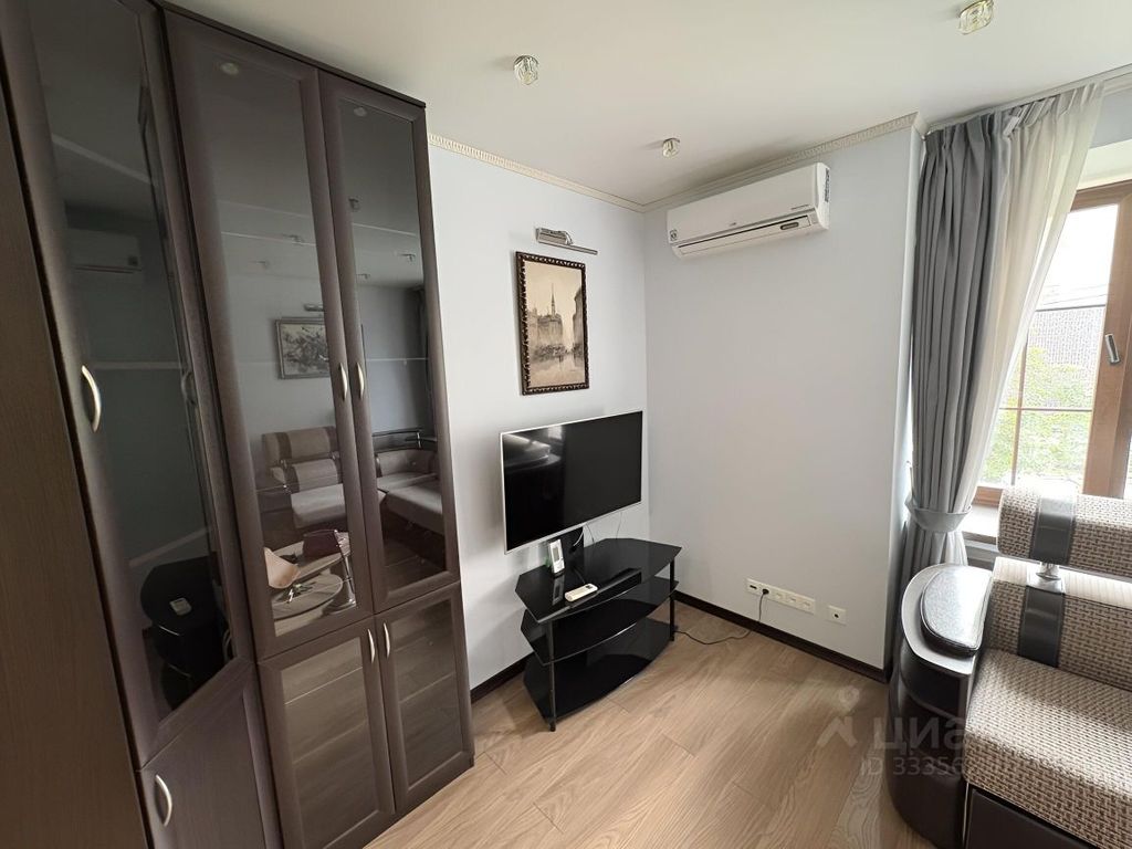 m. Smolenskaya: Apartment, studio