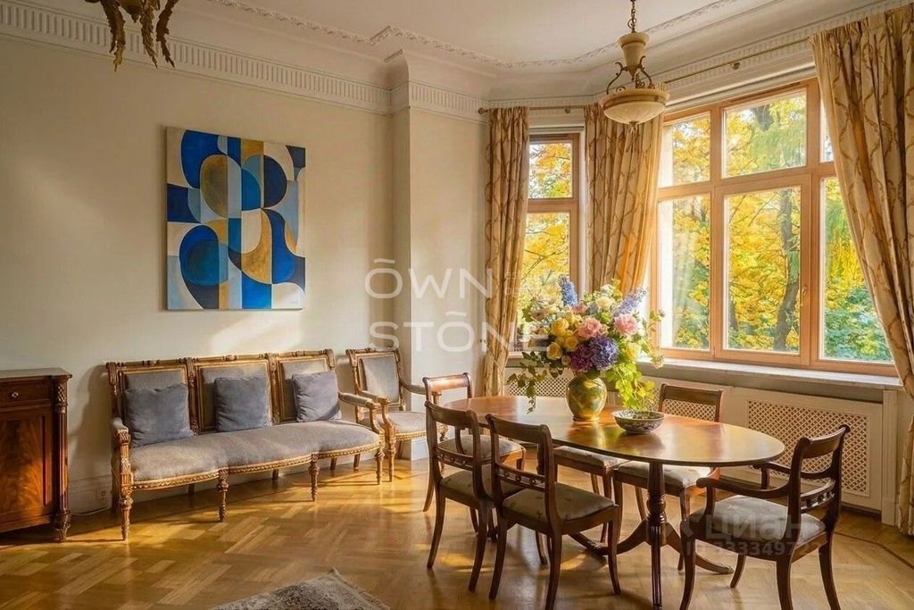 m. Kropotkinskaya: Apartment, 4-rooms