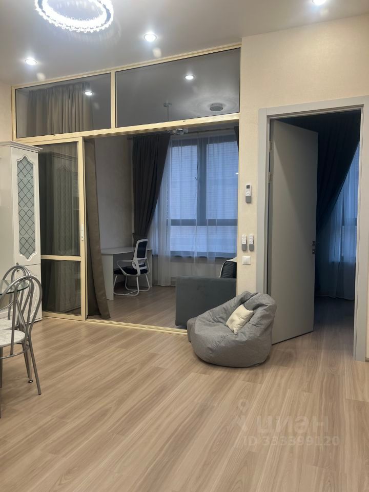 m. ZIL: Apartment, 2-rooms