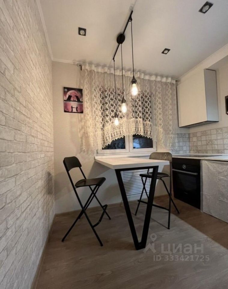 m. Ploschad trekh vokzalov: Apartment, 2-rooms