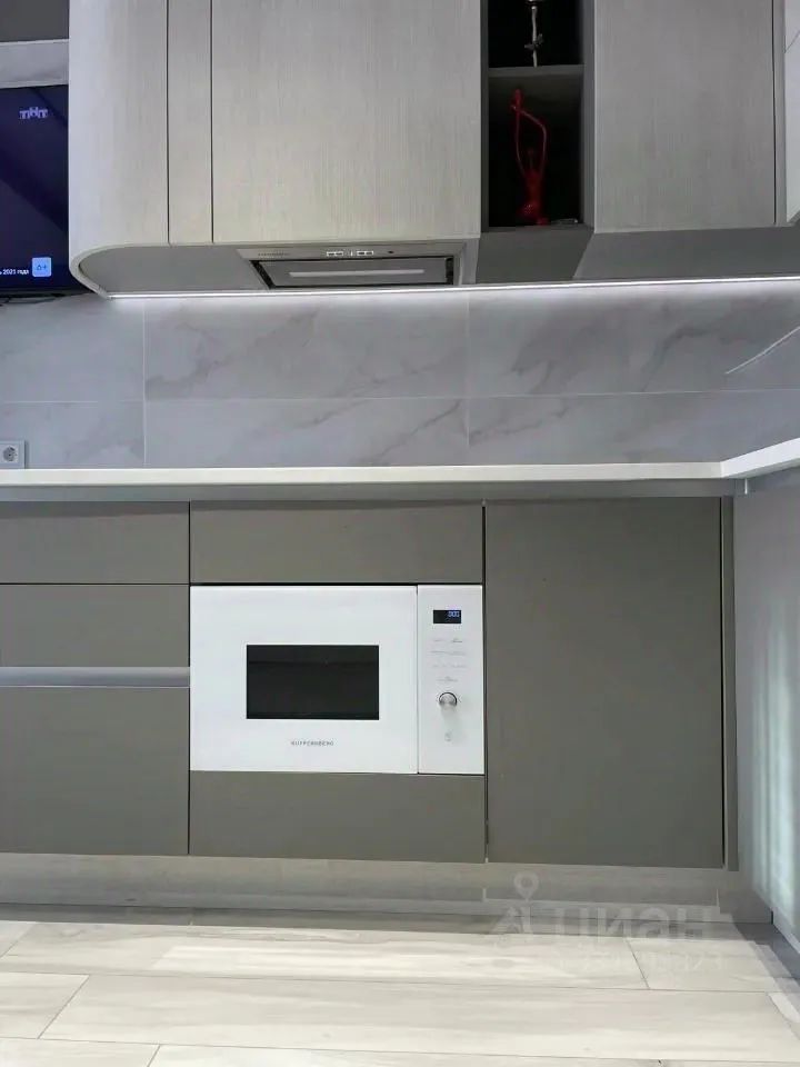 m. ZIL: Apartment, 2-rooms