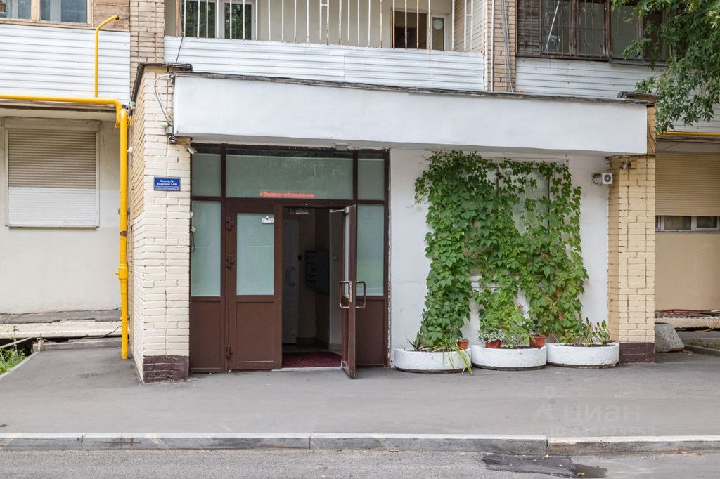 m. Barrikadnaya: Apartment, 2-rooms