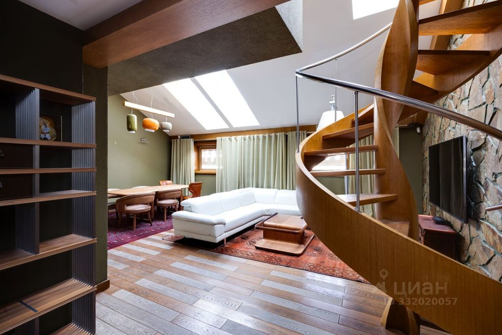 m. Barrikadnaya: Apartment, 3-rooms