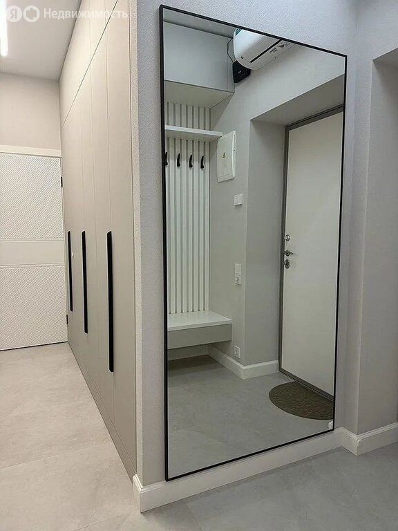 m. ZIL: Apartment, 2-rooms