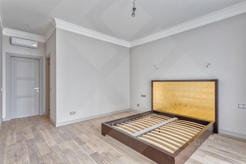 m. Aminyevskaya: Apartment, 3-rooms