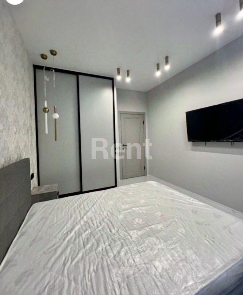 m. ZIL: Apartment, 2-rooms